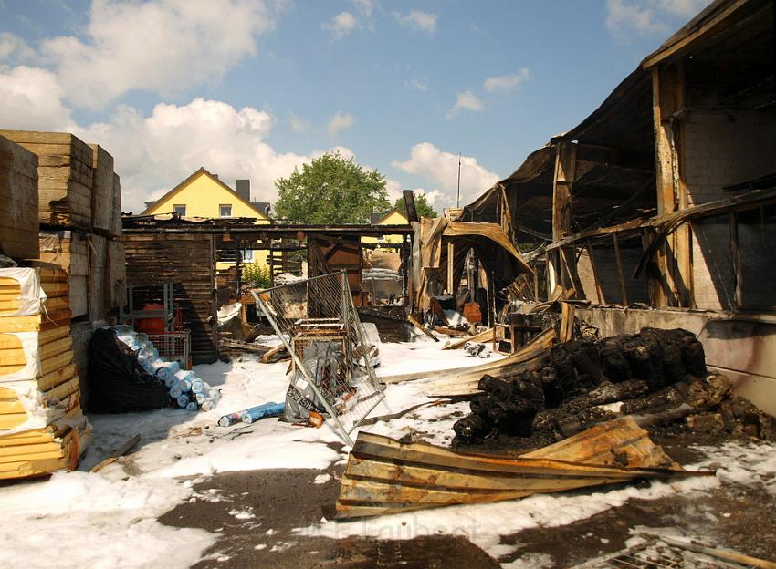 Feuer Halle Siegburg Gewerbegebiet Zange P080.JPG